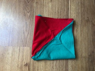 Rouge d'un côté et vert de l'autre