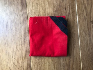 Rouge à liseret noir