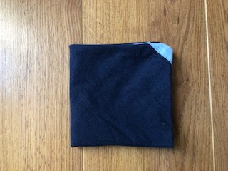 Bleu marine à liseret bleu ciel