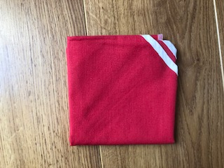 Rouge à liseret blanc