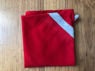 Rouge à liseret gris clair